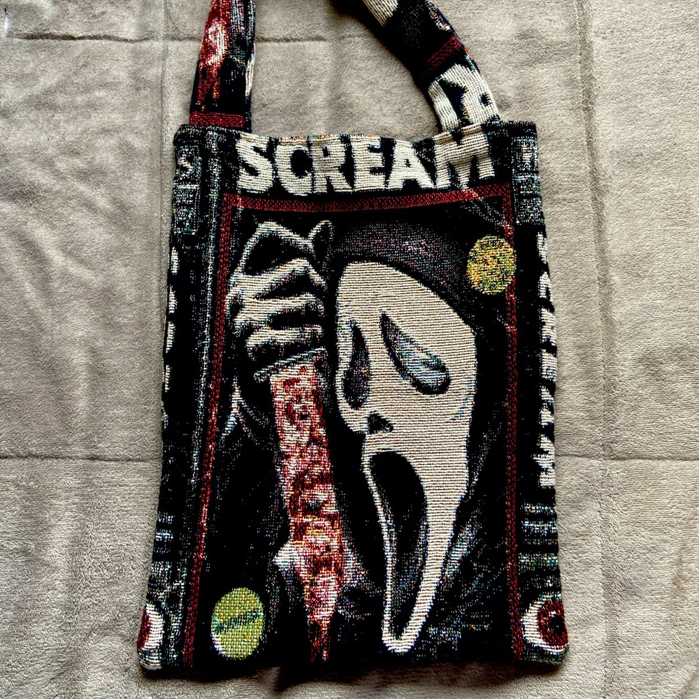 TAPESTRY TOTE - VENDETTA